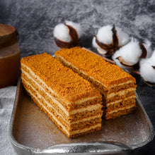 Load image into Gallery viewer, Honey Cake Slice