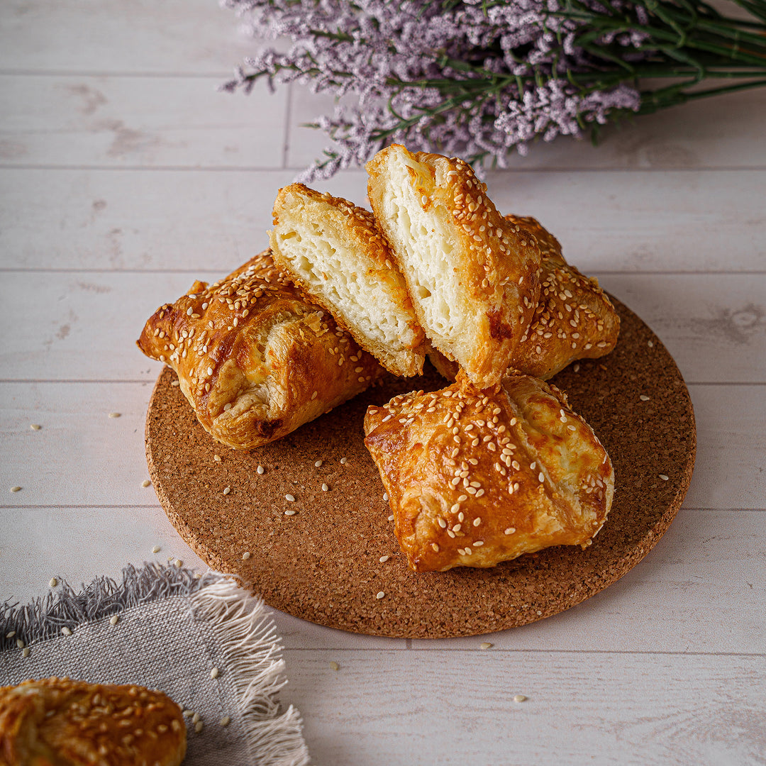 Small Cheese Khachapuri / Börek/Empanada